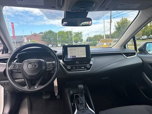 Used 2025 Toyota Corolla LE FWD image 15