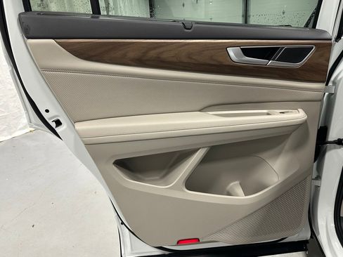 Used 2025 Volkswagen Atlas SE image 43