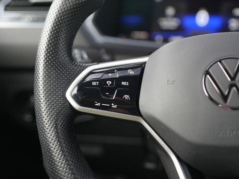 Used 2022 Volkswagen Tiguan SE R-Line image 20