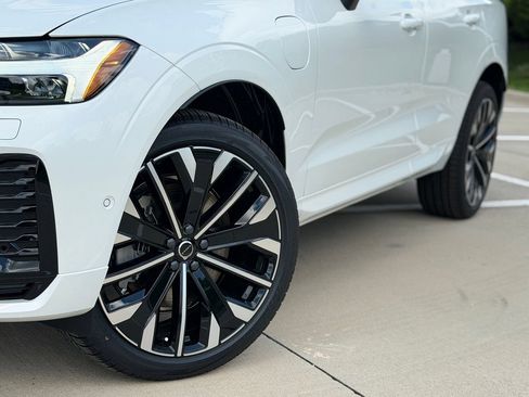 New 2026 Volvo XC60 T8 Ultra w/ Protection Package Premier AWD/4WD image 24