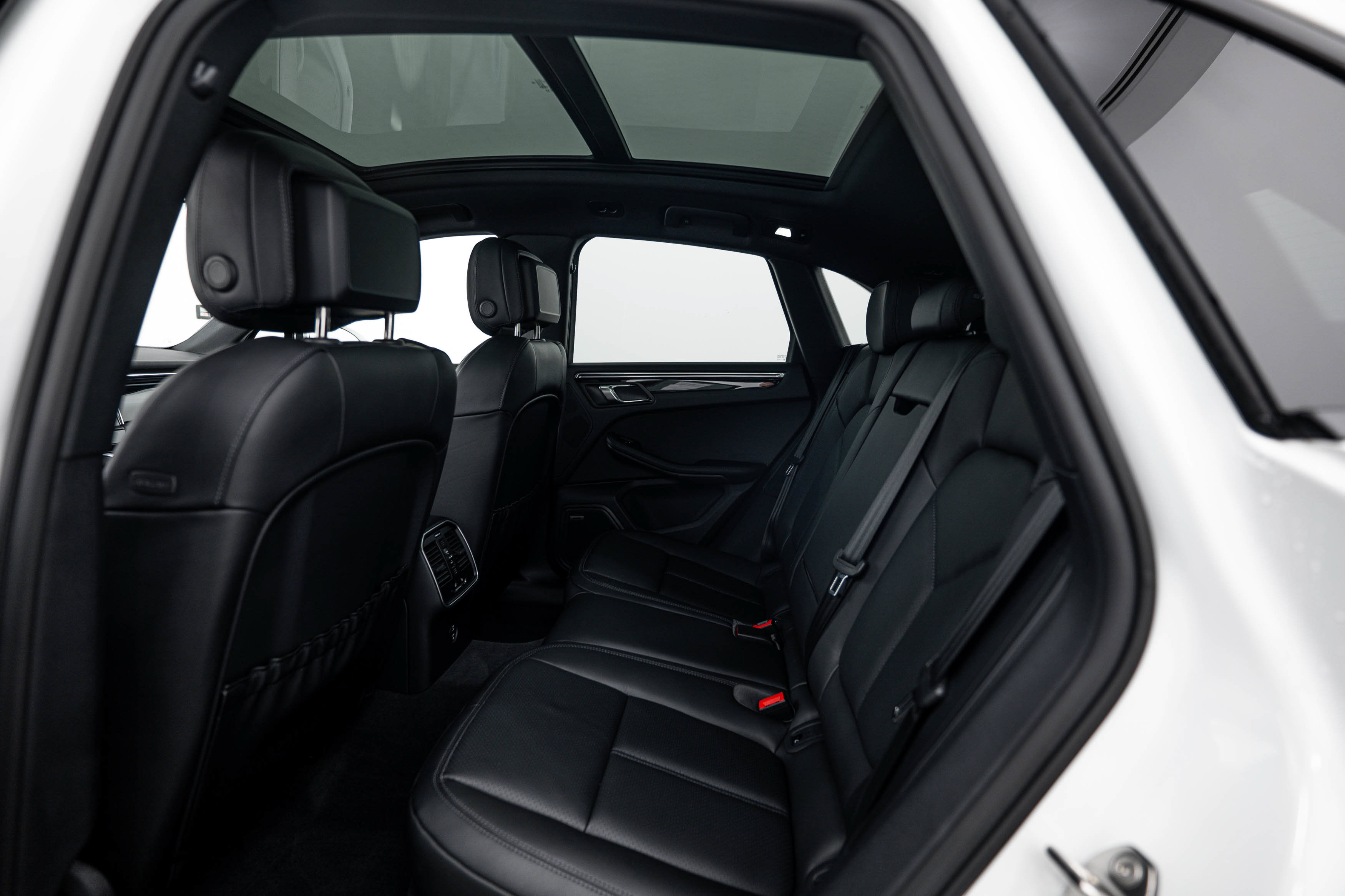 Certified 2026 Porsche Macan AWD/4WD image 20