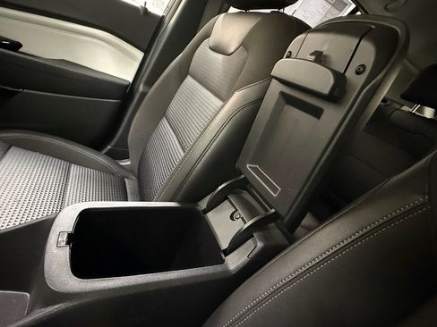Used 2025 Chevrolet Trax LT w/ LT Convenience Package FWD image 40