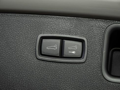 New 2026 Porsche Macan Turbo image 32