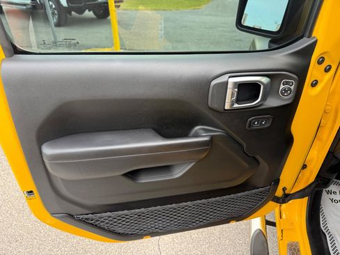 Used 2019 Jeep Wrangler Sport AWD/4WD image 30