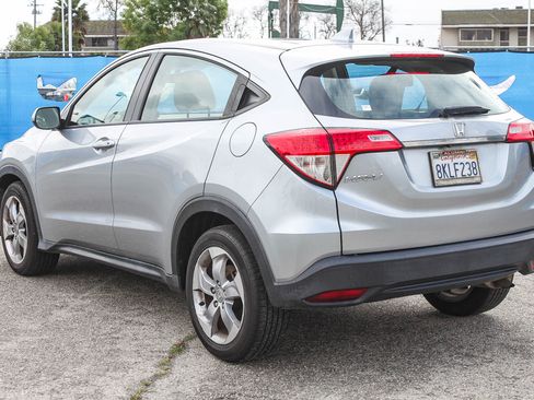 Used 2019 Honda HR-V LX image 7