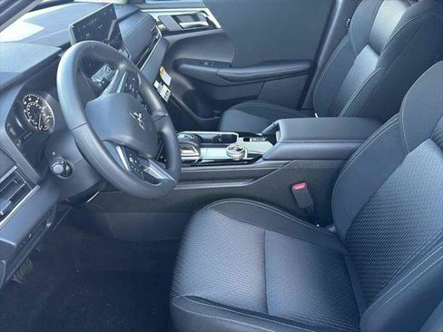 New 2026 Mitsubishi Outlander ES image 13