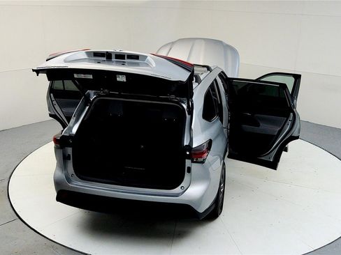 Certified 2024 Toyota Highlander XLE image 23