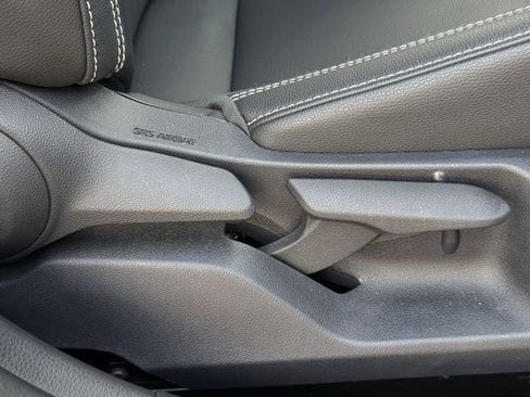 Used 2025 Toyota Camry SE image 31