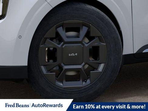 New 2025 Kia Carnival SX image 10