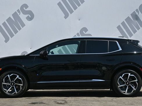 Used 2025 Chevrolet Equinox EV LT w/ LPO, Blackout Package FWD image 8
