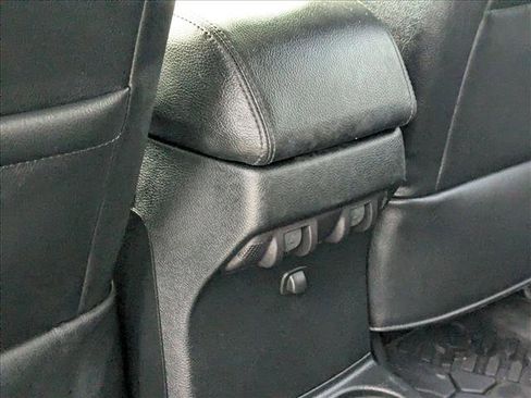 Used 2017 Jeep Wrangler Unlimited Rubicon image 19