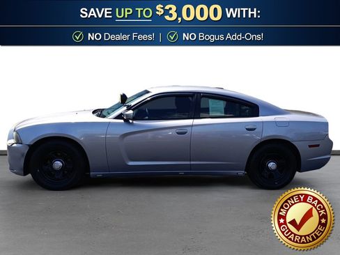 Used 2013 Dodge Charger SE RWD image 2