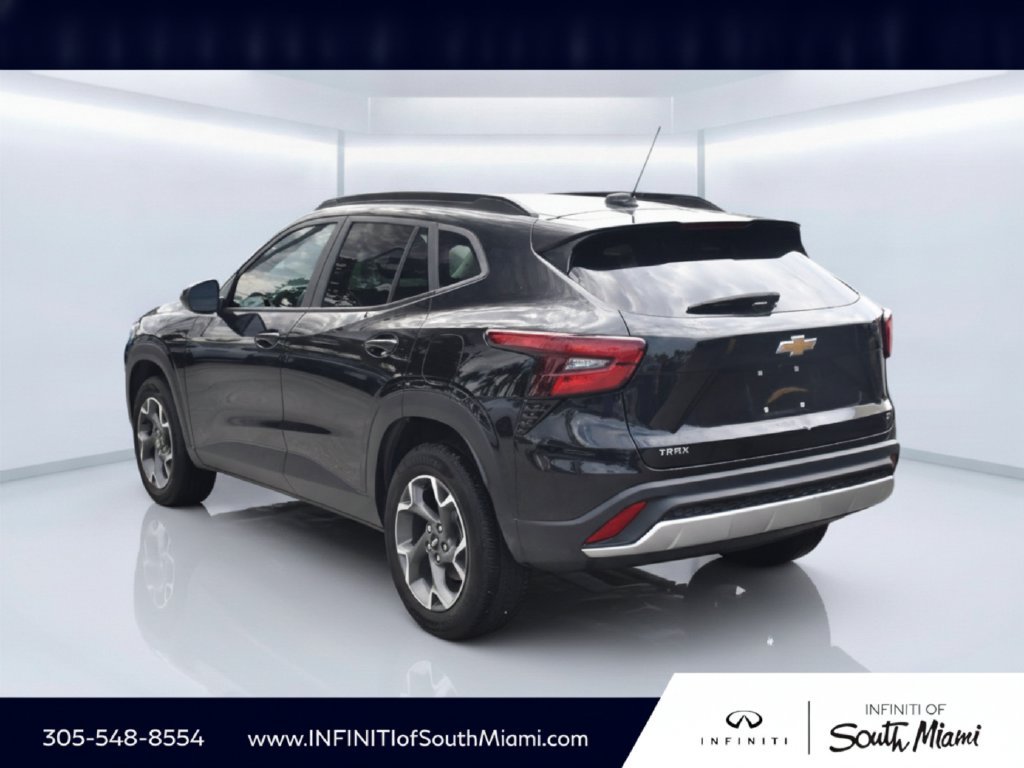 Used 2024 Chevrolet Trax LT FWD image 6