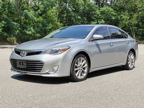 Used 2015 Toyota Avalon XLE Touring FWD image 3