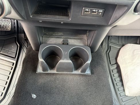 Used 2019 Nissan Titan SV AWD/4WD image 33
