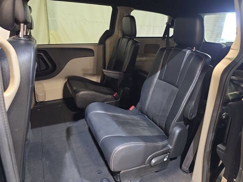 Used 2018 Dodge Grand Caravan SXT FWD image 23