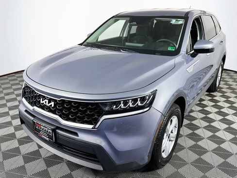 Used 2023 Kia Sorento LX AWD/4WD image 3