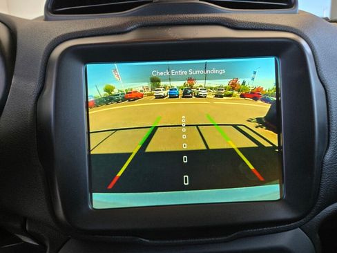 Used 2023 Jeep Renegade Latitude AWD/4WD image 15
