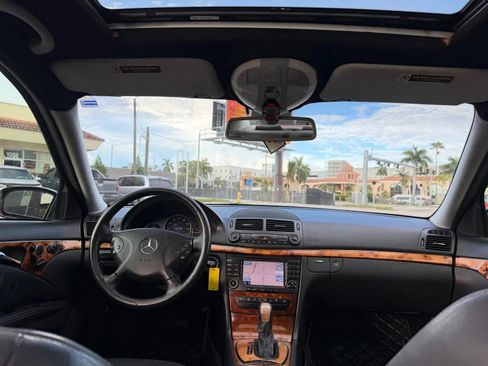 Used 2005 Mercedes-Benz E 500 4MATIC Sedan image 41