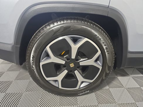 Used 2024 Rivian R1S Adventure AWD/4WD image 12