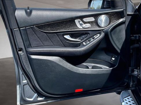 Used 2021 Mercedes-Benz GLC 300 4MATIC image 23