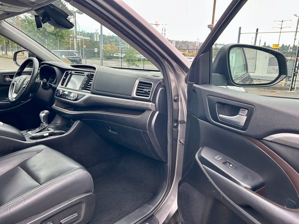 Used 2017 Toyota Highlander Limited Platinum AWD/4WD image 14