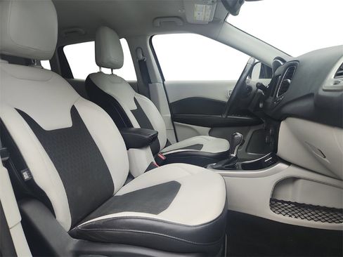 Used 2018 Jeep Compass Latitude w/ Popular Equipment Group image 22