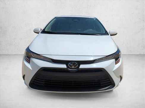 Used 2025 Toyota Corolla LE FWD image 2