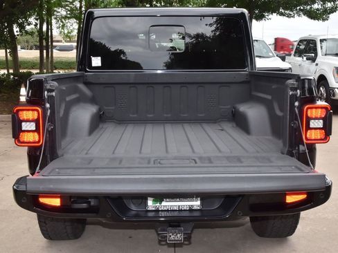 Used 2022 Jeep Gladiator Overland AWD/4WD image 36