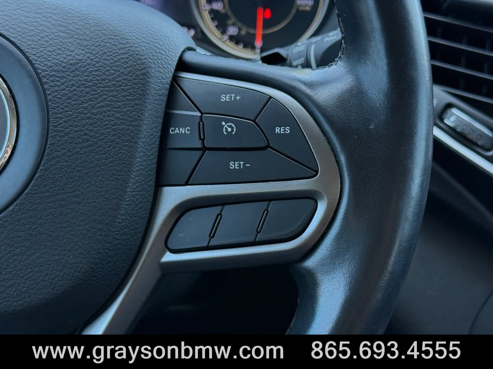 Used 2021 Jeep Cherokee Latitude Lux w/ Sun & Sound Group AWD/4WD image 24
