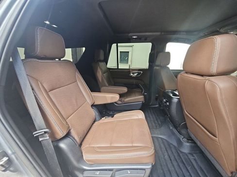 Used 2022 Chevrolet Tahoe High Country AWD/4WD image 18