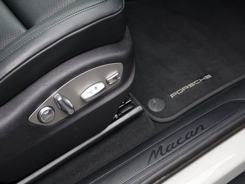 Certified 2026 Porsche Macan AWD/4WD image 29
