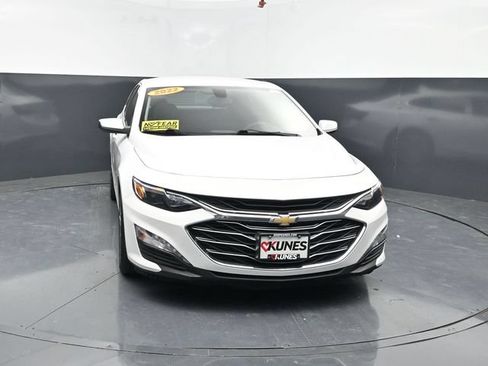 Used 2022 Chevrolet Malibu LT FWD image 2