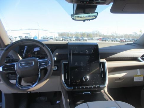 New 2026 GMC Yukon XL Denali w/ Denali Reserve Package image 16