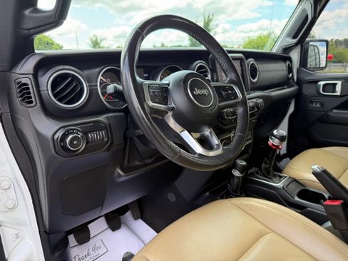 Used 2018 Jeep Wrangler Unlimited Sahara w/ Uconnect 4C Nav & Sound Group AWD/4WD image 20