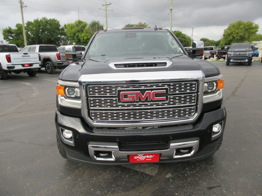 Used 2019 GMC Sierra 2500 Denali w/ Duramax Plus Package AWD/4WD image 13