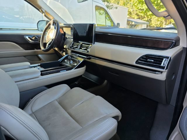 Used 2022 Lincoln Navigator Reserve AWD/4WD image 13