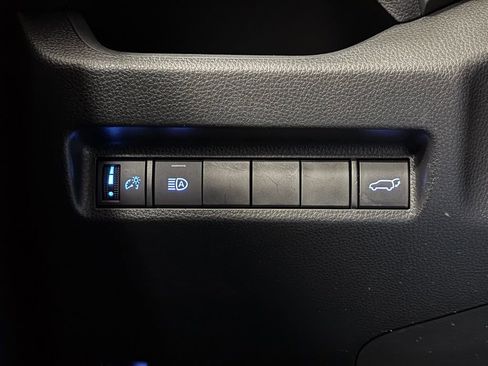 Used 2021 Toyota RAV4 SE image 13