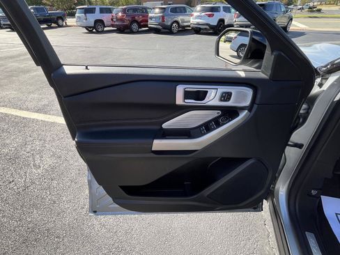 Used 2023 Ford Explorer Limited w/ Limited Technology Package RWD image 34