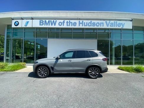 Used 2025 BMW X5 xDrive40i w/ Parking Assistance Package AWD/4WD image 1