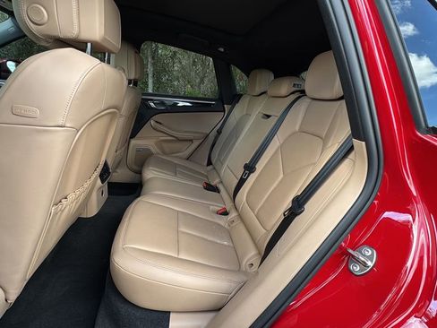 Certified 2023 Porsche Macan w/ Premium Package Plus image 16