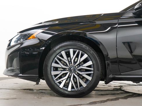Used 2023 Nissan Altima 2.5 SV w/ SV Premium Package AWD/4WD image 23