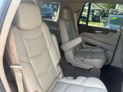 Used 2017 Cadillac Escalade Premium Luxury AWD/4WD image 20