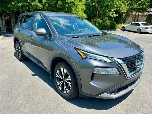 Used 2023 Nissan Rogue SV FWD image 3