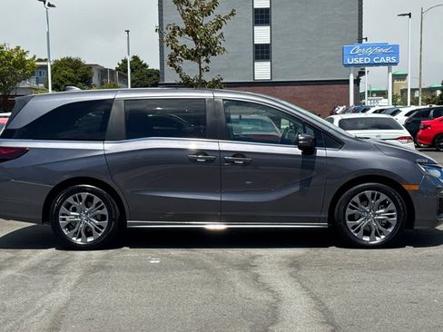 Certified 2025 Honda Odyssey Touring image 3