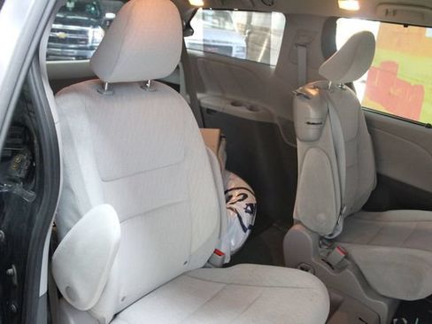Used 2020 Toyota Sienna LE FWD image 9