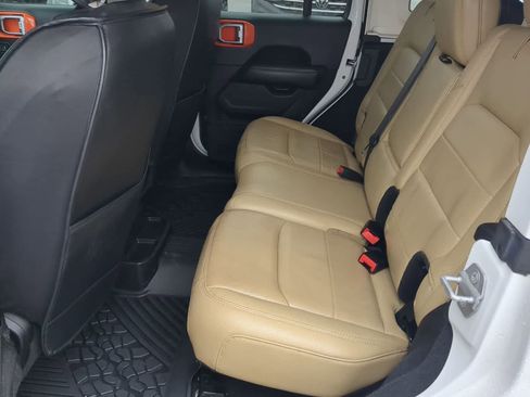 Used 2019 Jeep Wrangler Unlimited Sahara w/ Cold Weather Group AWD/4WD image 19