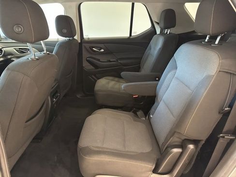 Used 2021 Chevrolet Traverse LT image 16