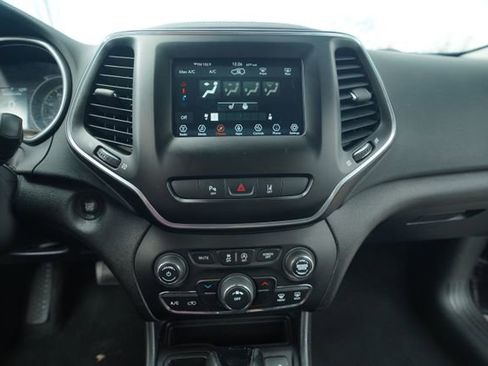 Used 2021 Jeep Cherokee Altitude image 28