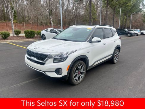 Used 2021 Kia Seltos SX w/ SX Sunroof Package image 11